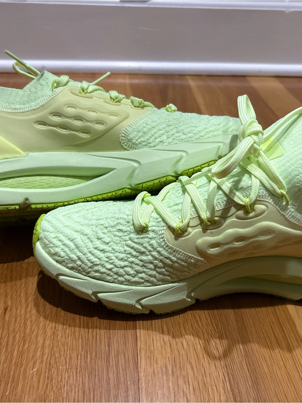 Under Armour HOVR Phantom 2 Women’s 10 Lime Green Running Shoes